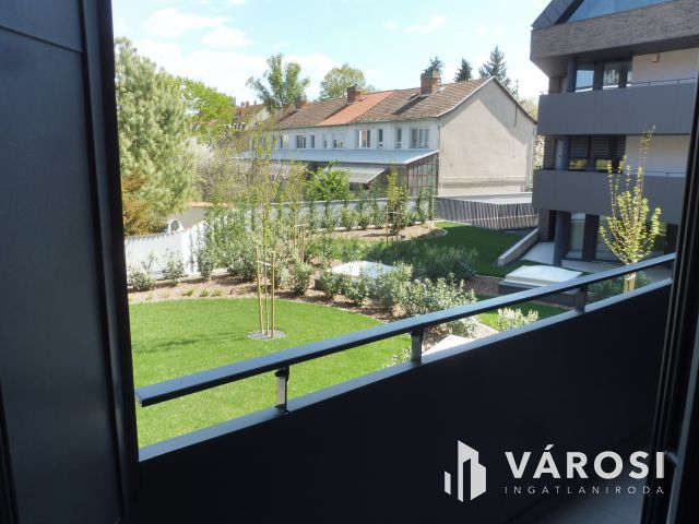 5 Csillagos elsőemeleti lakás Újszegeden Kiadó.