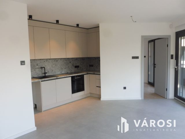 5 Csillagos második emeleti lakás Újszegeden Kiadó.