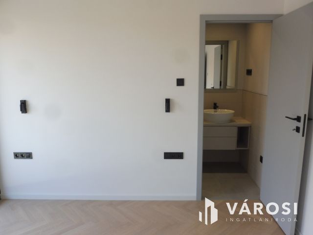 5 Csillagos második emeleti lakás Újszegeden Kiadó.