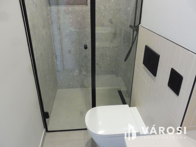 5 Csillagos második emeleti lakás Újszegeden Kiadó.