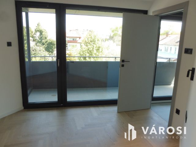 5 Csillagos második emeleti lakás Újszegeden Kiadó.