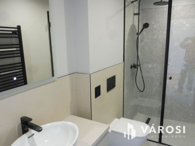 5 Csillagos második emeleti lakás Újszegeden Kiadó.