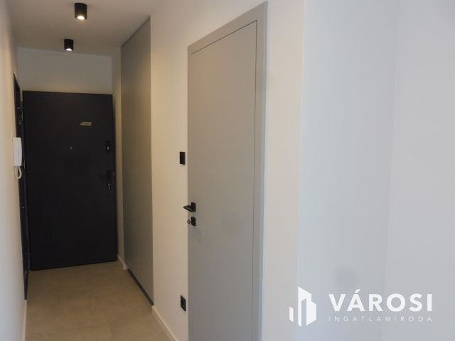 5 Csillagos második emeleti lakás Újszegeden Kiadó.