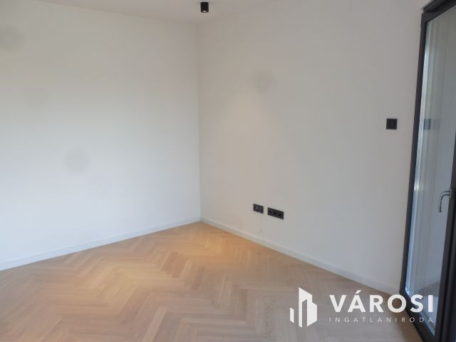 5 Csillagos második emeleti lakás Újszegeden Kiadó.