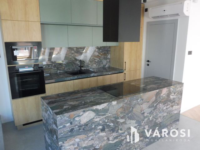 5 Csillagos penthouse Újszegeden Kiadó.