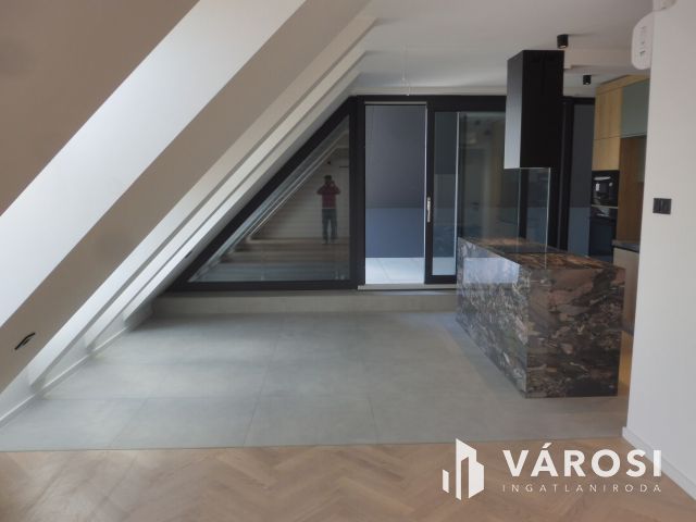 5 Csillagos penthouse Újszegeden Kiadó.