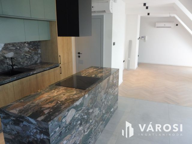 5 Csillagos penthouse Újszegeden Kiadó.