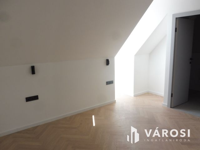 5 Csillagos penthouse Újszegeden Kiadó.