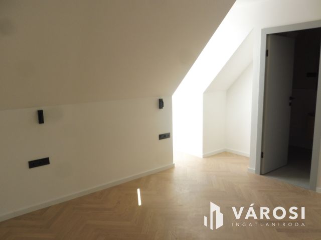 5 Csillagos penthouse Újszegeden Kiadó.