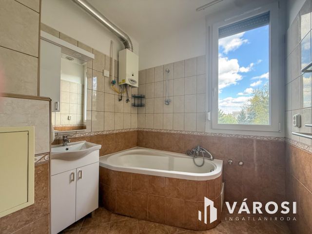 Kemerovón felújított, erkélyes lakás kiadó!