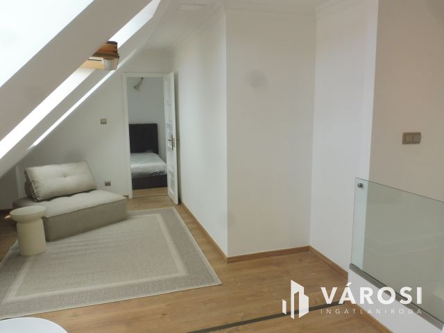 Egyedi,modern,jó hangulatú kis lakás remek árban eladó.