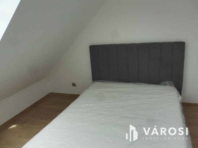 Egyedi,modern,jó hangulatú kis lakás remek árban eladó.