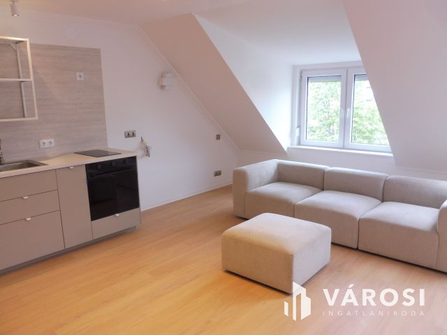 Egyedi,modern,jó hangulatú kis lakás remek árban eladó.