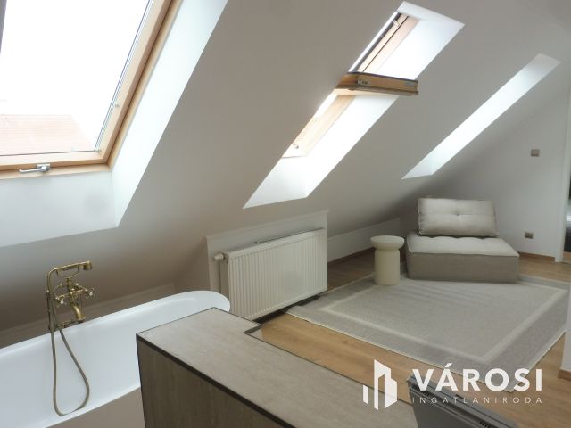 Egyedi,modern,jó hangulatú kis lakás remek árban eladó.