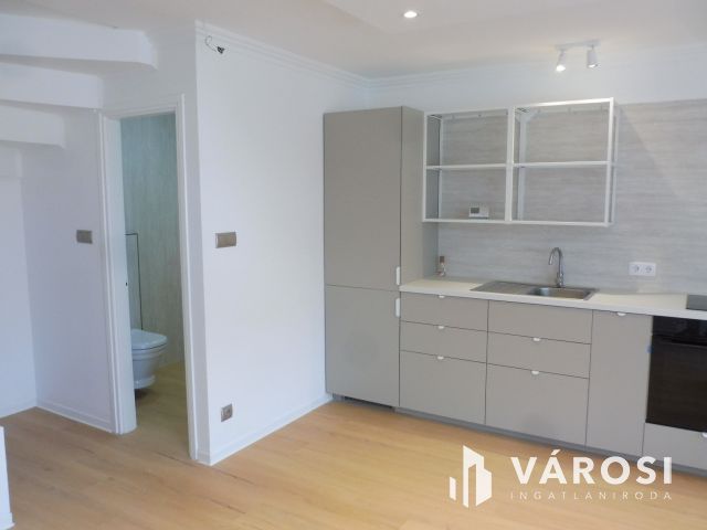 Egyedi,modern,jó hangulatú kis lakás remek árban eladó.