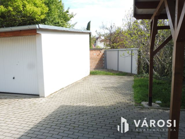 Egyedi,modern,jó hangulatú kis lakás remek árban eladó.