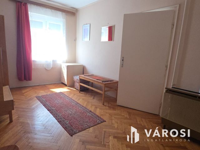 Platán soron kiadó erkélyes lakás