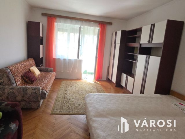 Platán soron kiadó erkélyes lakás