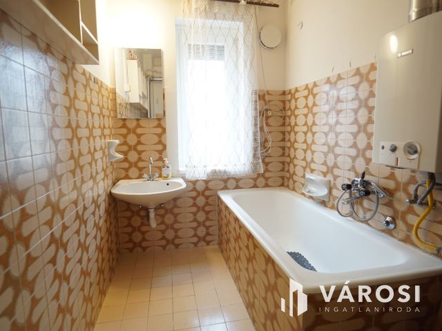 Platán soron kiadó erkélyes lakás