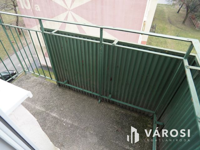 Platán soron kiadó erkélyes lakás