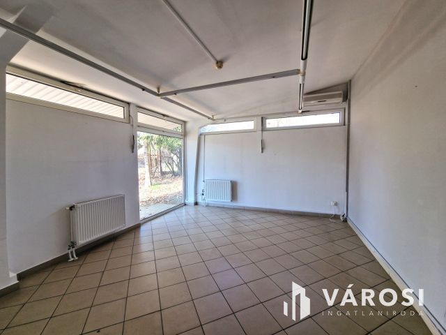 Kiadó ipari létesítmény Békéscsaba kereskedelmi övezetében