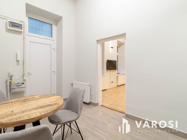 A Nyugati szomszédságában, csendes házban, felújított lakás