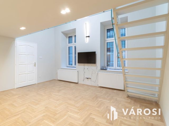 A Nyugati szomszédságában, csendes házban, felújított lakás