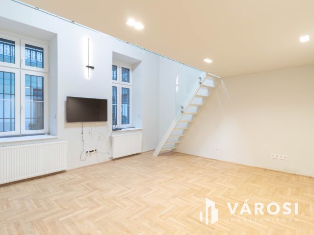 A Nyugati szomszédságában, csendes házban, felújított lakás