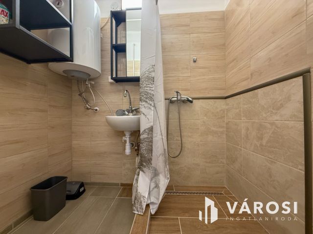 Kemerovón földszinti 1 szobás lakás kiadó!