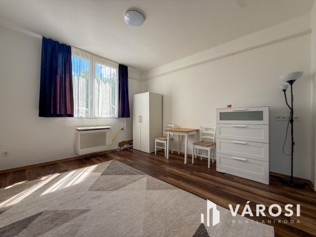 Kemerovón földszinti 1 szobás lakás kiadó!