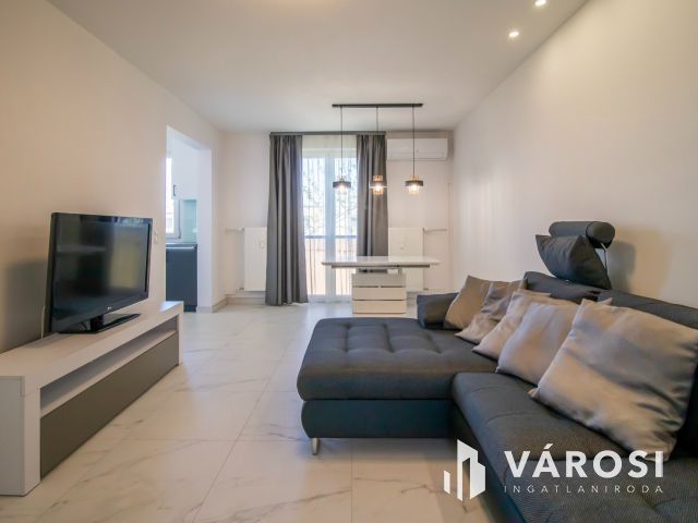 Gyönyörűen felújított 4 szobás lakás a belvárosban