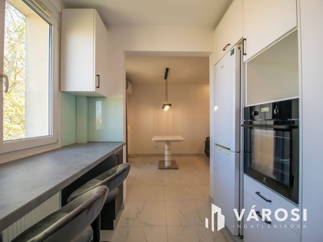 Gyönyörűen felújított 4 szobás lakás a belvárosban