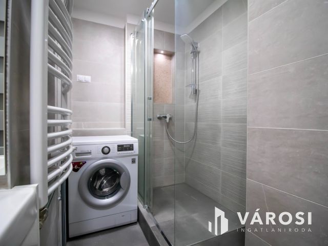 Gyönyörűen felújított 4 szobás lakás a belvárosban