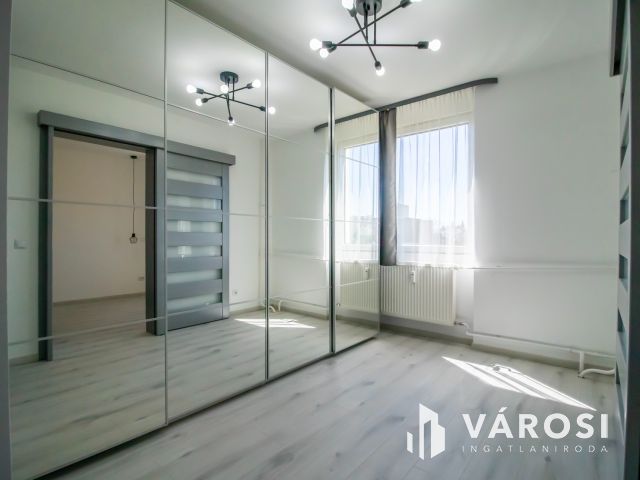 Gyönyörűen felújított 4 szobás lakás a belvárosban