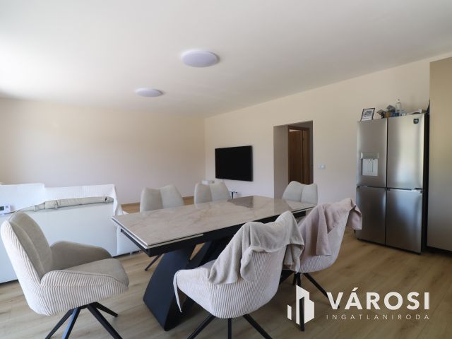 Kulcsrakész ,új építésű,költözhető,25 KW tárolóval.