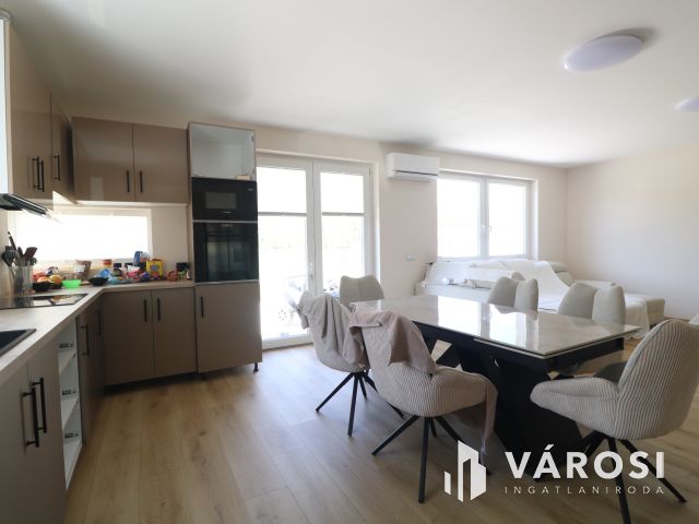 Kulcsrakész ,új építésű,költözhető,25 KW tárolóval.