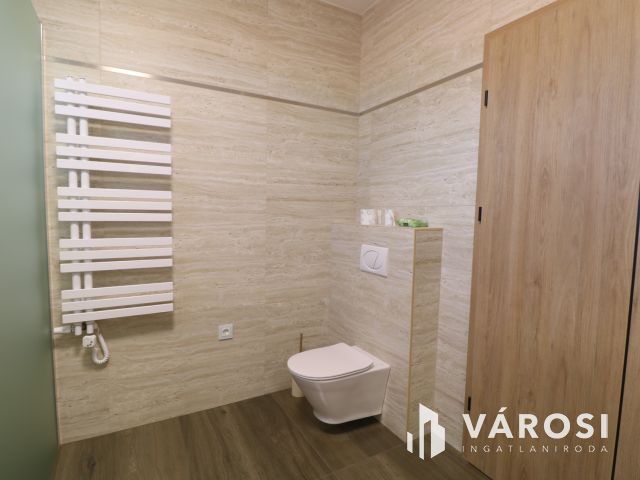 Kulcsrakész ,új építésű,költözhető,25 KW tárolóval.