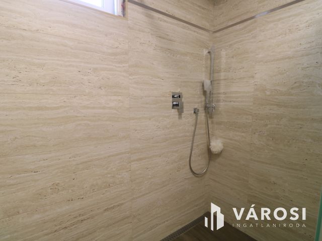 Kulcsrakész ,új építésű,költözhető,25 KW tárolóval.