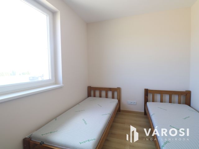 Kulcsrakész ,új építésű,költözhető,25 KW tárolóval.