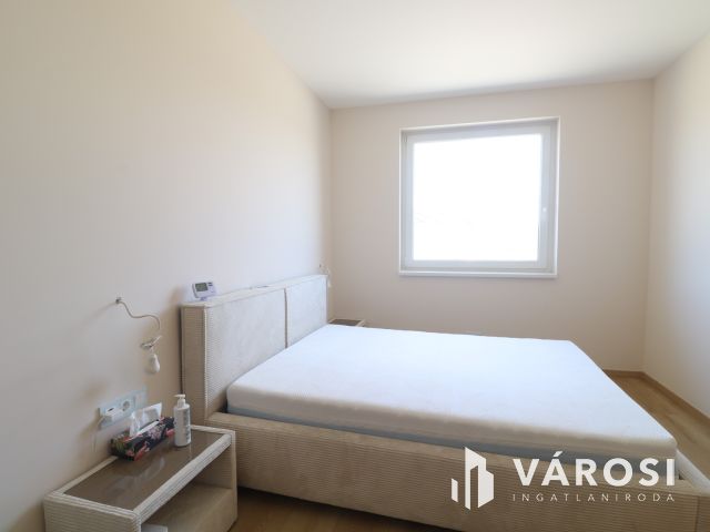 Kulcsrakész ,új építésű,költözhető,25 KW tárolóval.