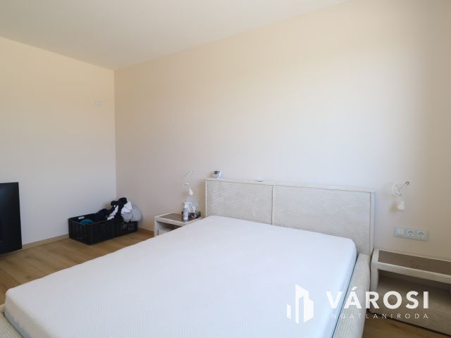 Kulcsrakész ,új építésű,költözhető,25 KW tárolóval.