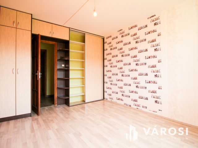 Három szobás panellakás kiadó Óbudán