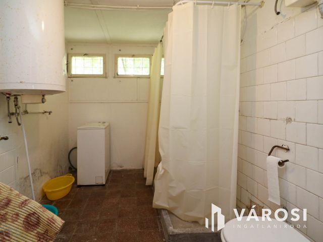 2219 nm-es fejlesztési telek nyaralóval Balatonfenyvesen