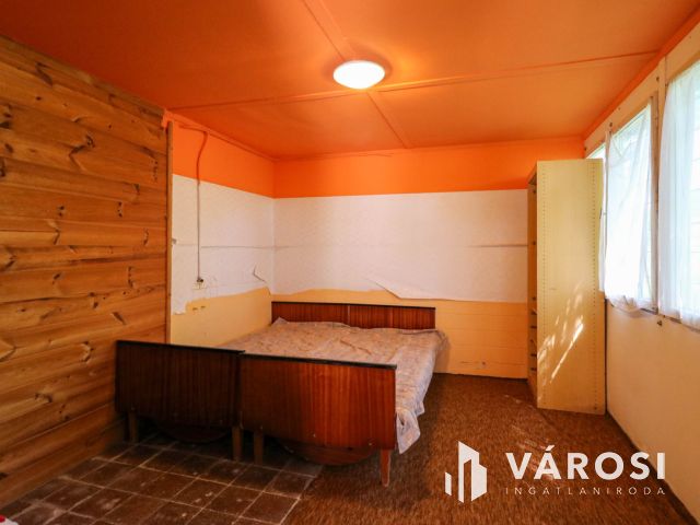 2219 nm-es fejlesztési telek nyaralóval Balatonfenyvesen