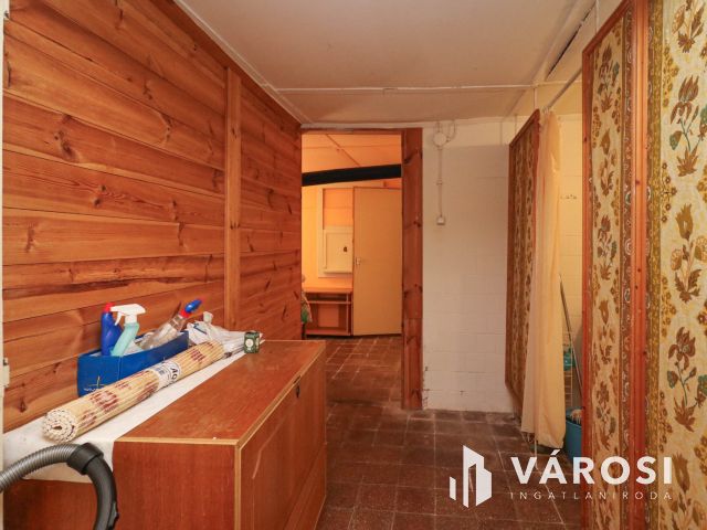 2219 nm-es fejlesztési telek nyaralóval Balatonfenyvesen