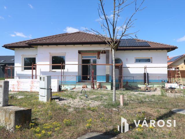 Kulcsrakész családi ház, 10 éves szaldó elszámolással.