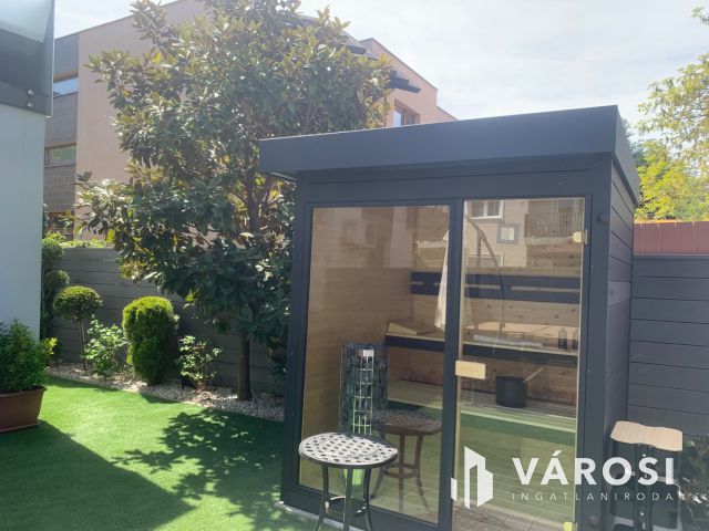 Kiadó prémium ikerház a Hatvan utcai kertben