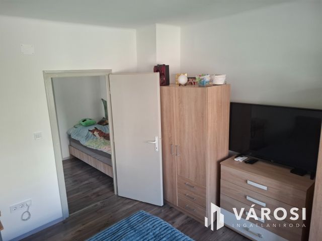 Első emeleten, teljesen felújított lakásTapolcán eladó