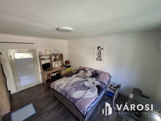 Első emeleten, teljesen felújított lakásTapolcán eladó