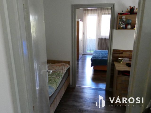 Első emeleten, teljesen felújított lakásTapolcán eladó